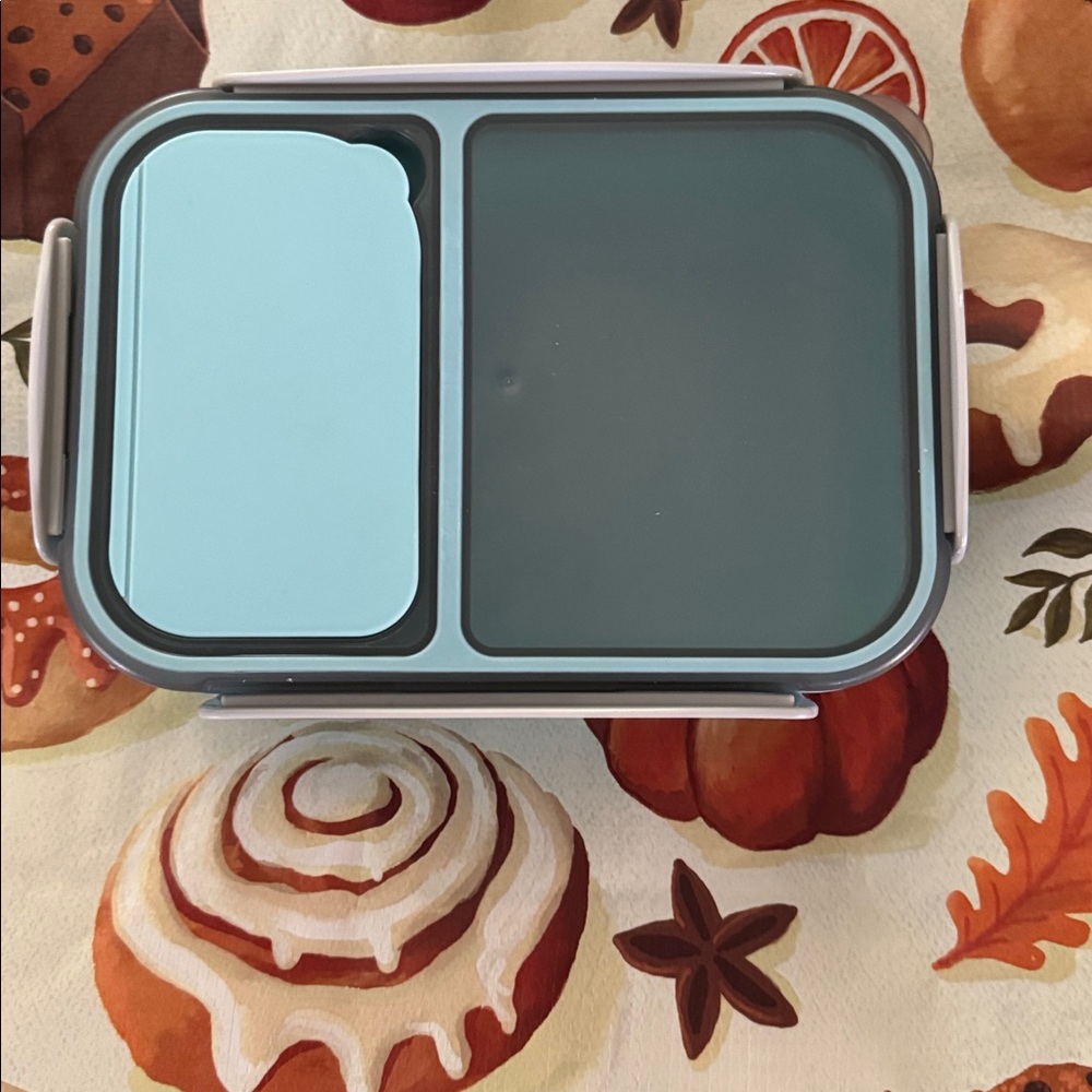 NWOT Two-Tone Bento style Lunch Box